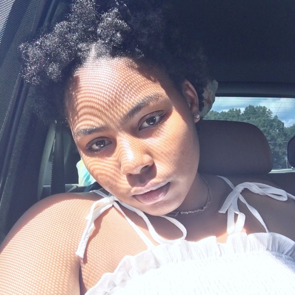 Meet your Posher, Mckenzie - Picture 1 of 1